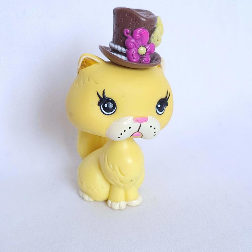 Yellow Cat Figurine with Brown Top Hat Littlest Pet Shop?